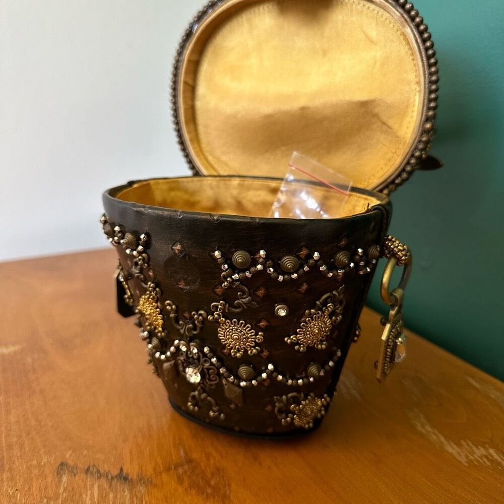 Mary Frances Brown Beaded CHAMPAGNE Bucket Bag with Gold Accents 🍾 🥂 - Picture 11 of 16